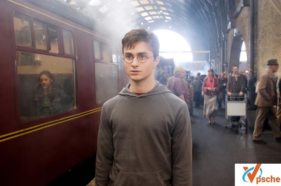 [欧美电影]《哈利波特》系列电影里哈利为什么要亲吻秋张 秋张为什么会输给金妮？